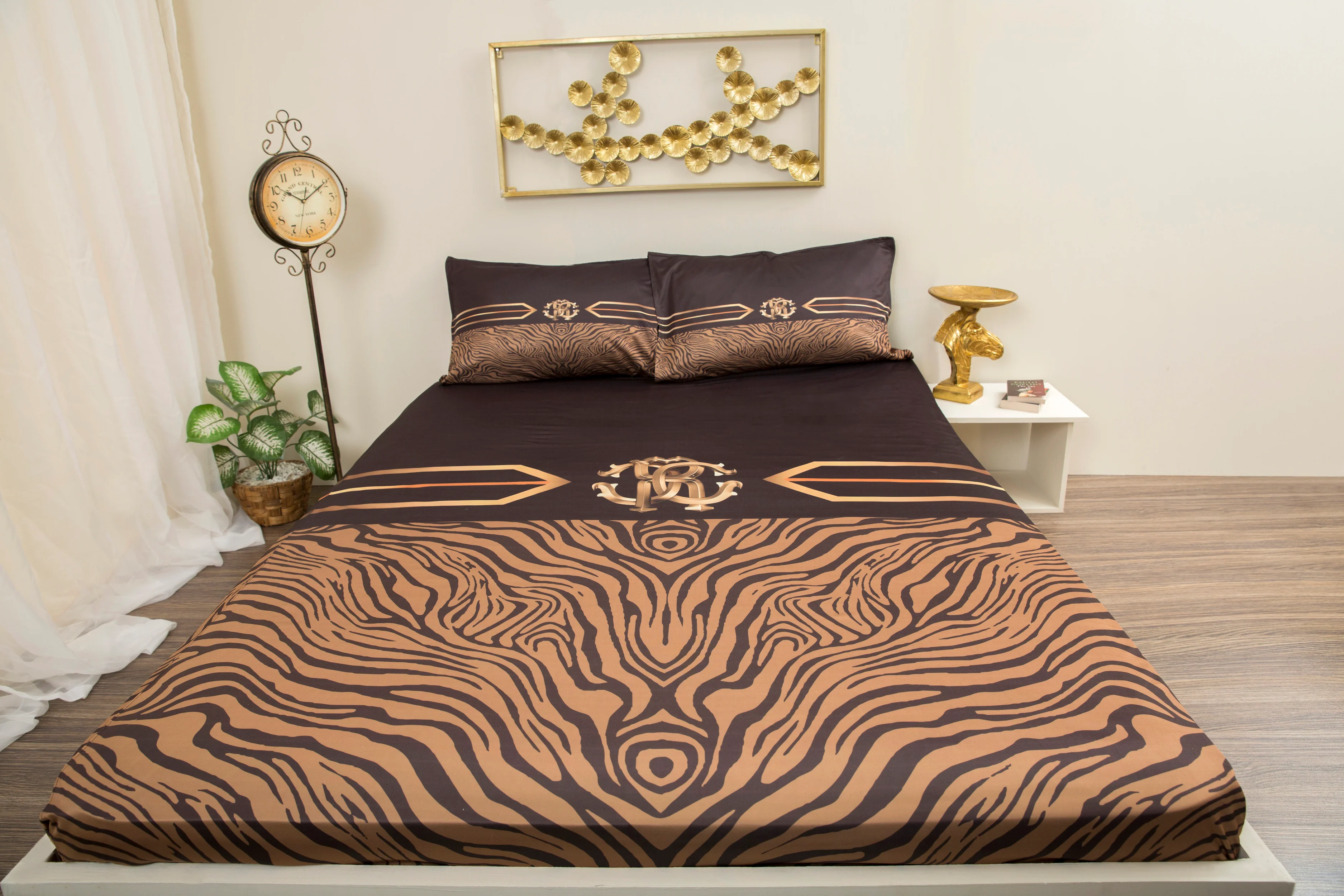 Roberto Gold BEDSHEET 2pc - Image 3