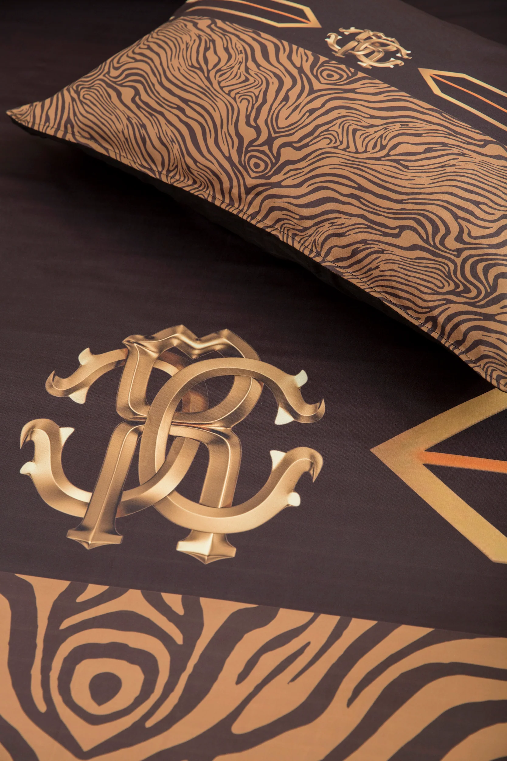 Roberto Gold BEDSHEET 2pc - Image 5